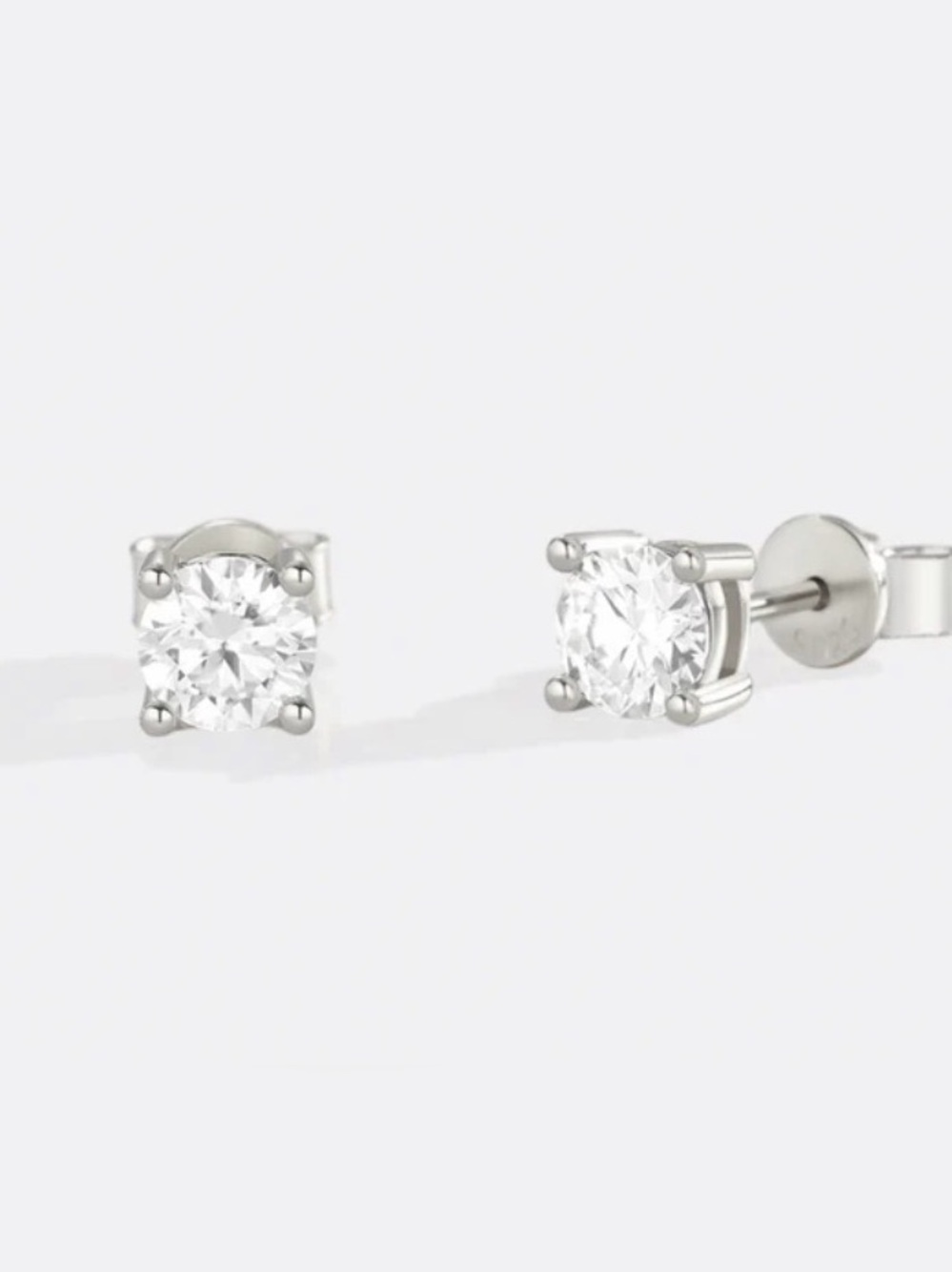 Classic Stud Earrings - 925 Silver Moissanite